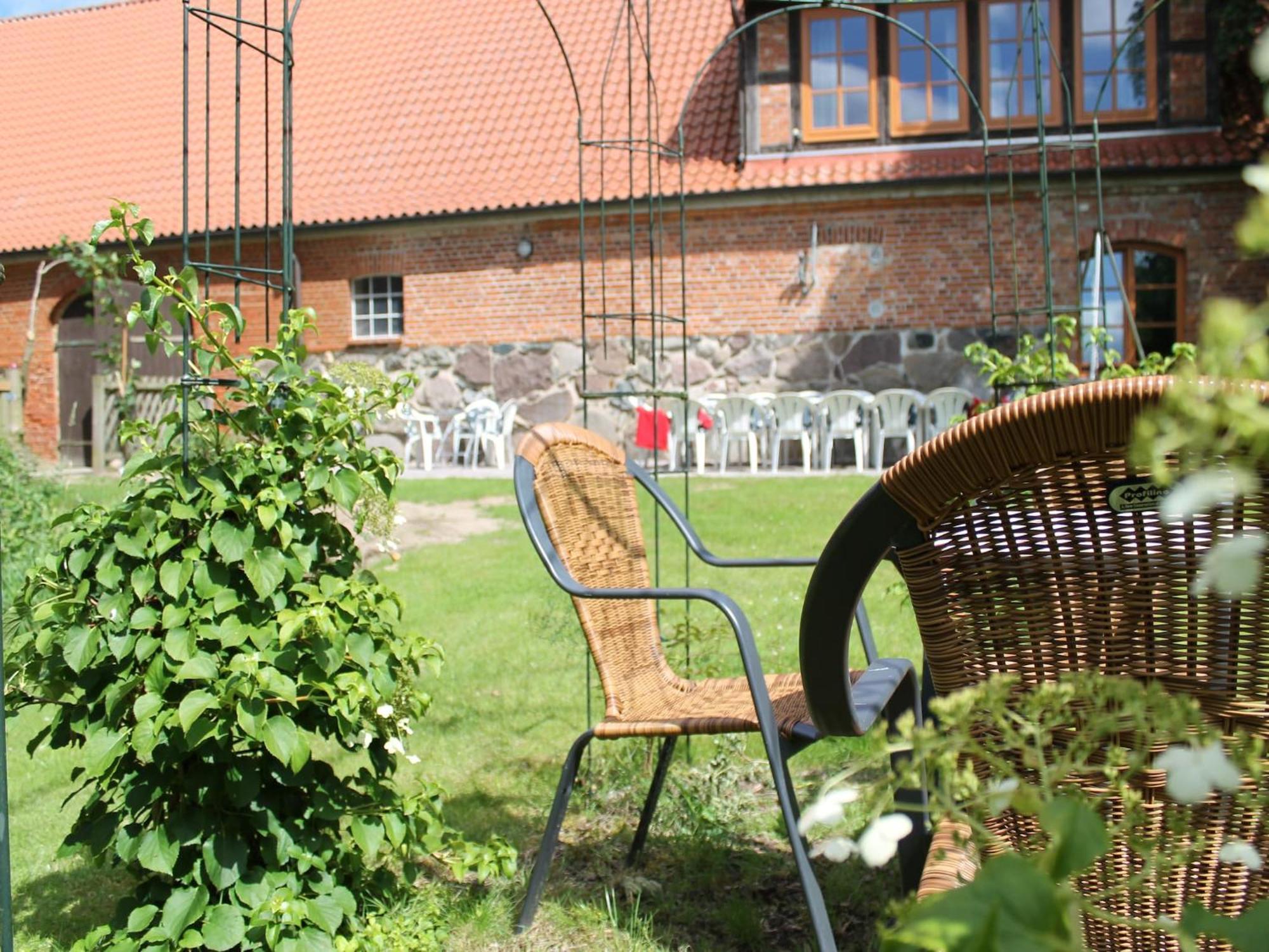 Mansion In Gressow With Terrace Garden Bbq Pond Bicycles Villa Eksteriør bilde