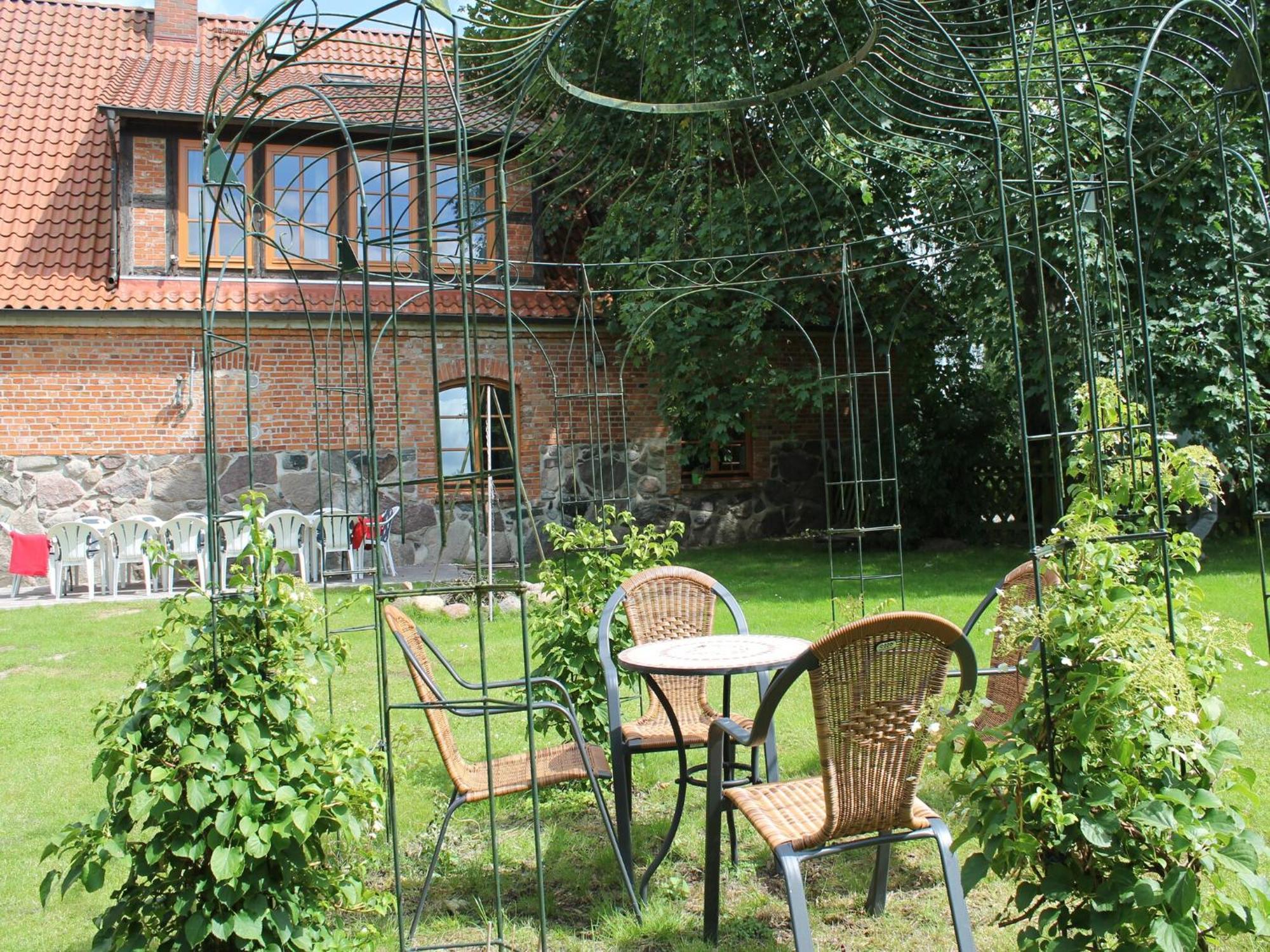 Mansion In Gressow With Terrace Garden Bbq Pond Bicycles Villa Eksteriør bilde
